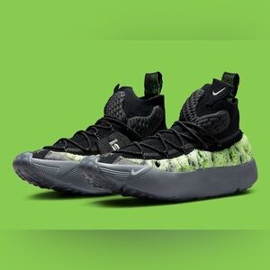 NIB Nike ISPA Sense Sneakers